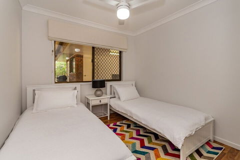 Freshly Renovated Dog Friendly House Walking Distance To Waterfront - Tweed Heads Accommodation 6