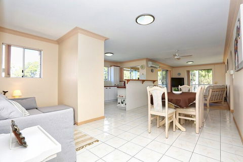 Enjoy Sunsets & Waterviews From Your Private Balcony - Tweed Heads Accommodation 6