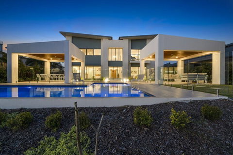 Luxury Canal Front Holiday House Raptor Pde Banksia Beach - Tweed Heads Accommodation 0