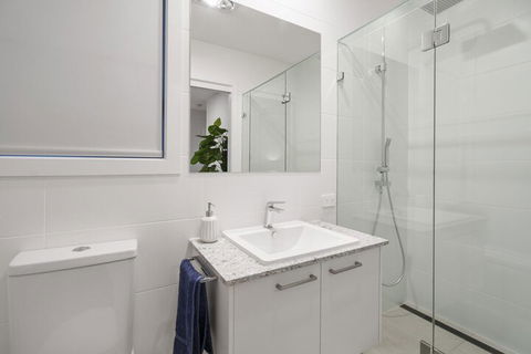 Luxury Canal Front Holiday House Raptor Pde Banksia Beach - Tweed Heads Accommodation 5