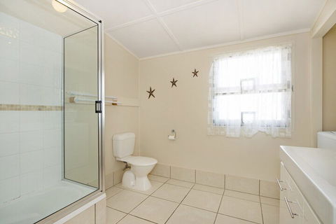 Close To Water Restaurants & Clubs Toorbul St. Bongaree - Tweed Heads Accommodation 6