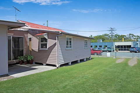 Close To Water Restaurants & Clubs Toorbul St. Bongaree - Tweed Heads Accommodation 1