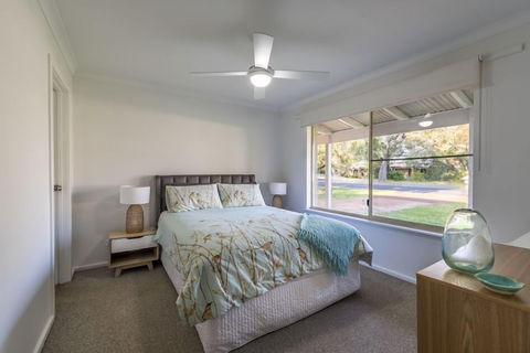 Lake Edge Retreat - Tweed Heads Accommodation 1
