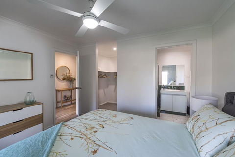 Lake Edge Retreat - Tweed Heads Accommodation 2