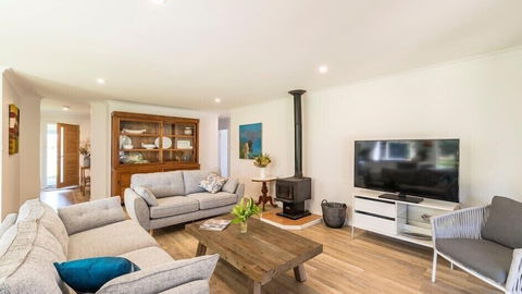 Lake Edge Retreat - Tweed Heads Accommodation 5