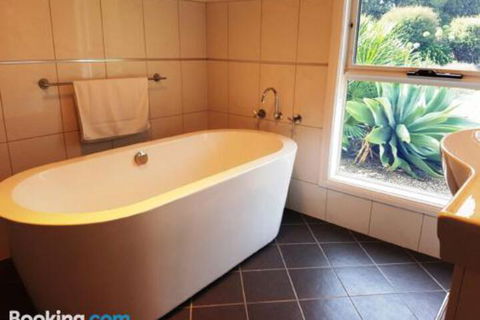 The Old Picnic Ground At Ironstone B & B - Tweed Heads Accommodation 1