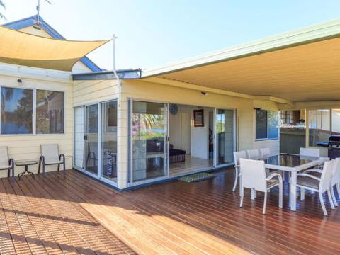 On Golden Ponds At Erowal Bay 4pm Check Out Sundays - Tweed Heads Accommodation 6