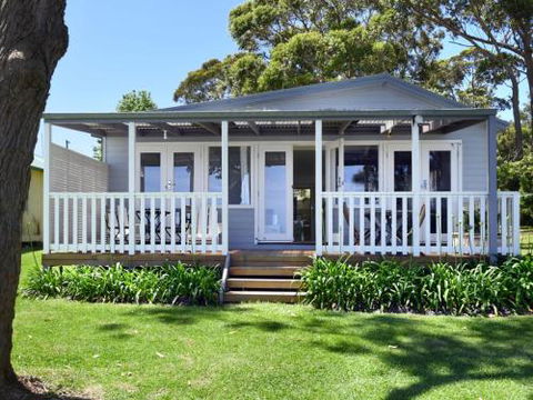 The Waterfront House 4pm Check Out Sundays - Tweed Heads Accommodation 0