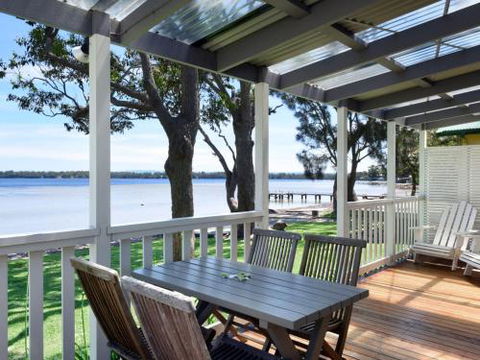 The Waterfront House 4pm Check Out Sundays - Tweed Heads Accommodation 1