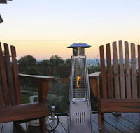 WHALE WATCH FOR FOUR Gerringong 4pm check out Sundays - Tweed Heads Accommodation