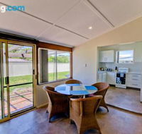 Cottage on River - Tweed Heads Accommodation