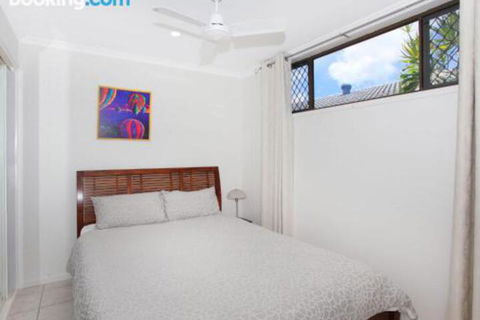 Schirrmann 56 Four Bedroom Home On Canal With Pool Pontoon Aircon & WiFi! - Tweed Heads Accommodation 4