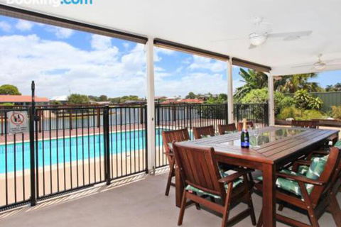 Schirrmann 56 Four Bedroom Home On Canal With Pool Pontoon Aircon & WiFi! - Tweed Heads Accommodation 1