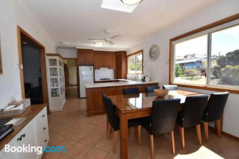 Miramar At Penneshaw KI - Tweed Heads Accommodation 0