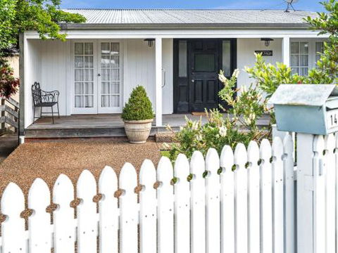 VINCES LANDING OLD EROWAL BAY 4pm Check Out Sundays - Tweed Heads Accommodation 3
