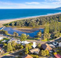 BOMBORA Gerroa 4pm check out Sundays - Tweed Heads Accommodation