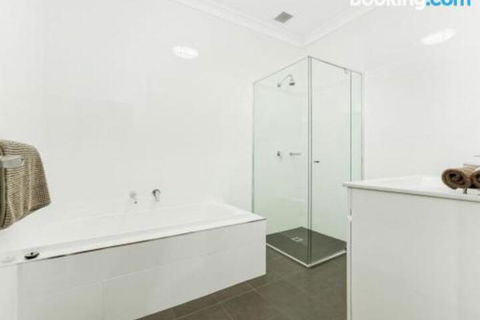 SURF BEACH DREAMS Kiama & Surrounds 4pm Check Out Sundays - Tweed Heads Accommodation 5