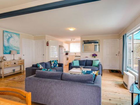 WIRANI On The WATER Sanctuary Point 4pm Check Out Sundays - Tweed Heads Accommodation 5