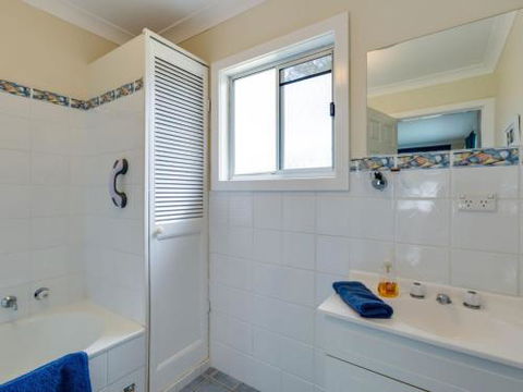 WIRANI On The WATER Sanctuary Point 4pm Check Out Sundays - Tweed Heads Accommodation 6