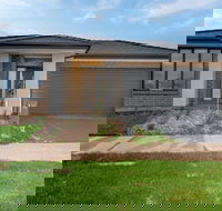 Resortstyle 4BR House With Parkingwerribee - Tweed Heads Accommodation