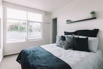 Cosy Melbourne Apartment Close To CBD - Tweed Heads Accommodation 5