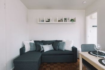 Cosy Melbourne Apartment Close To CBD - Tweed Heads Accommodation 1