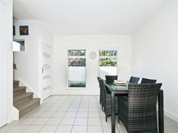 Modern Seaside Sanctuary - Tweed Heads Accommodation 3