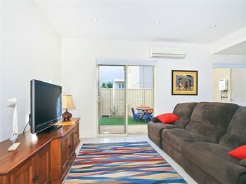 Modern Seaside Sanctuary - Tweed Heads Accommodation 6