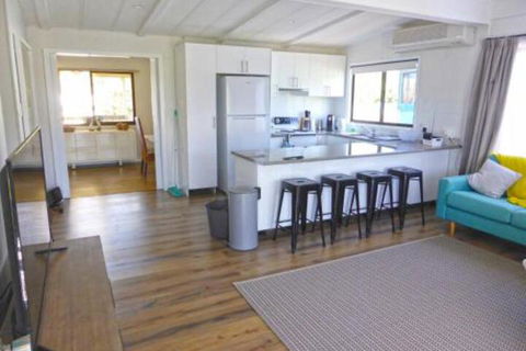 The Relax Shack At Culburra Beach Sleeps 7 - Tweed Heads Accommodation 7