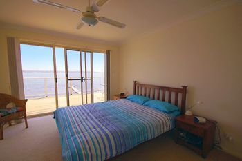 Luxury Waterfront House - Tweed Heads Accommodation 4
