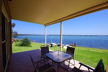 Luxury Waterfront House - Tweed Heads Accommodation 6