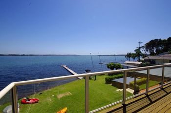 Luxury Waterfront House - Tweed Heads Accommodation 5