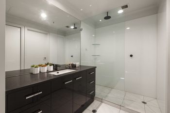 Heart Of Theatre District Pool & Gym - Tweed Heads Accommodation 2