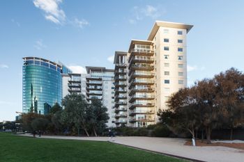 Heart Of Theatre District Pool & Gym - Tweed Heads Accommodation 3
