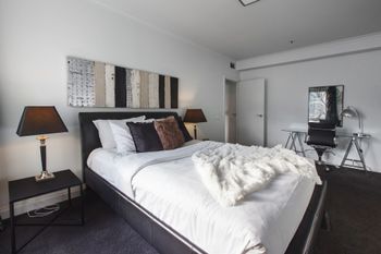 Heart Of Theatre District Pool & Gym - Tweed Heads Accommodation 4
