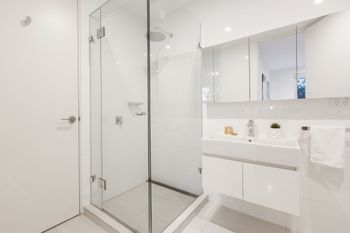 Iris Apartments By Ready Set Host - Tweed Heads Accommodation 6