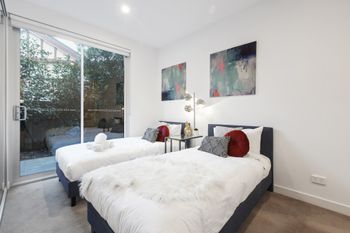 Iris Apartments By Ready Set Host - Tweed Heads Accommodation 4