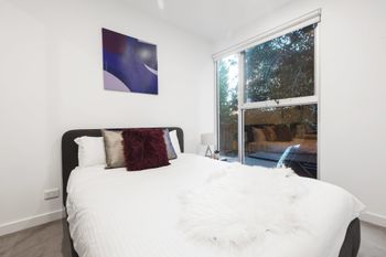 Iris Apartments By Ready Set Host - Tweed Heads Accommodation 5