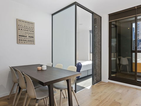 CHARLOTTE Manhatten Building Near Spencer St. & Southern Cross Station - Tweed Heads Accommodation 4