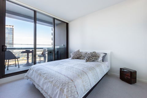 Sabrina, 2BDR Docklands Apartment - Tweed Heads Accommodation 3