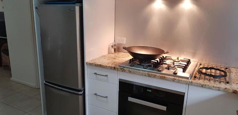 Acaill Accommodation Esplanade Living Self Check-In Self Check-Out - Tweed Heads Accommodation 6