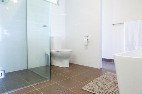 Beach & Bay Holiday House - Tweed Heads Accommodation 2