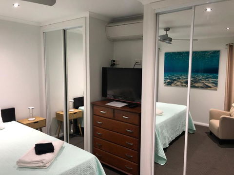 Beach & Bay Holiday House - Tweed Heads Accommodation 6