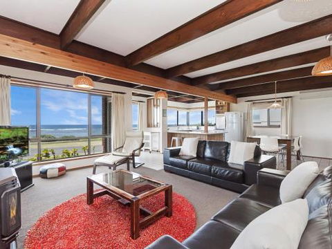 Swimmers Rest - Uninterrupted Panoramic Ocean Views - 1 Bedroom - Tweed Heads Accommodation 2