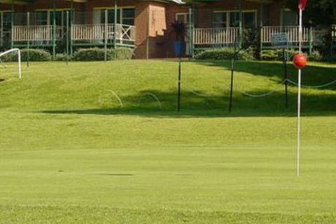 Tenterfield Golf Club Fairways Lodge - Tweed Heads Accommodation 2