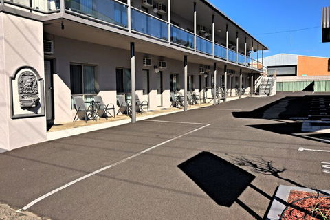 New England Motor Inn - Tweed Heads Accommodation 1