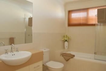 The Lakes Apartments - Tweed Heads Accommodation 3