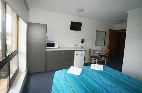 Cedar Lodge Motel Townsville - Tweed Heads Accommodation 5