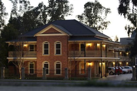 Carlyle Suites & Apartments - Tweed Heads Accommodation 0