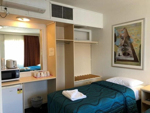 The Astor Hotel Motel - Tweed Heads Accommodation 4